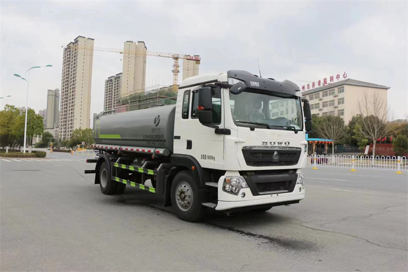 重汽新款12-15噸灑水車(chē)-重汽15噸灑水車(chē) 重汽新款12-15噸灑水車(chē)-重汽15噸灑水車(chē)